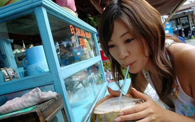 女神！超模身材明星脸一眼心动pg电子中文模拟器80后顶流(图6)