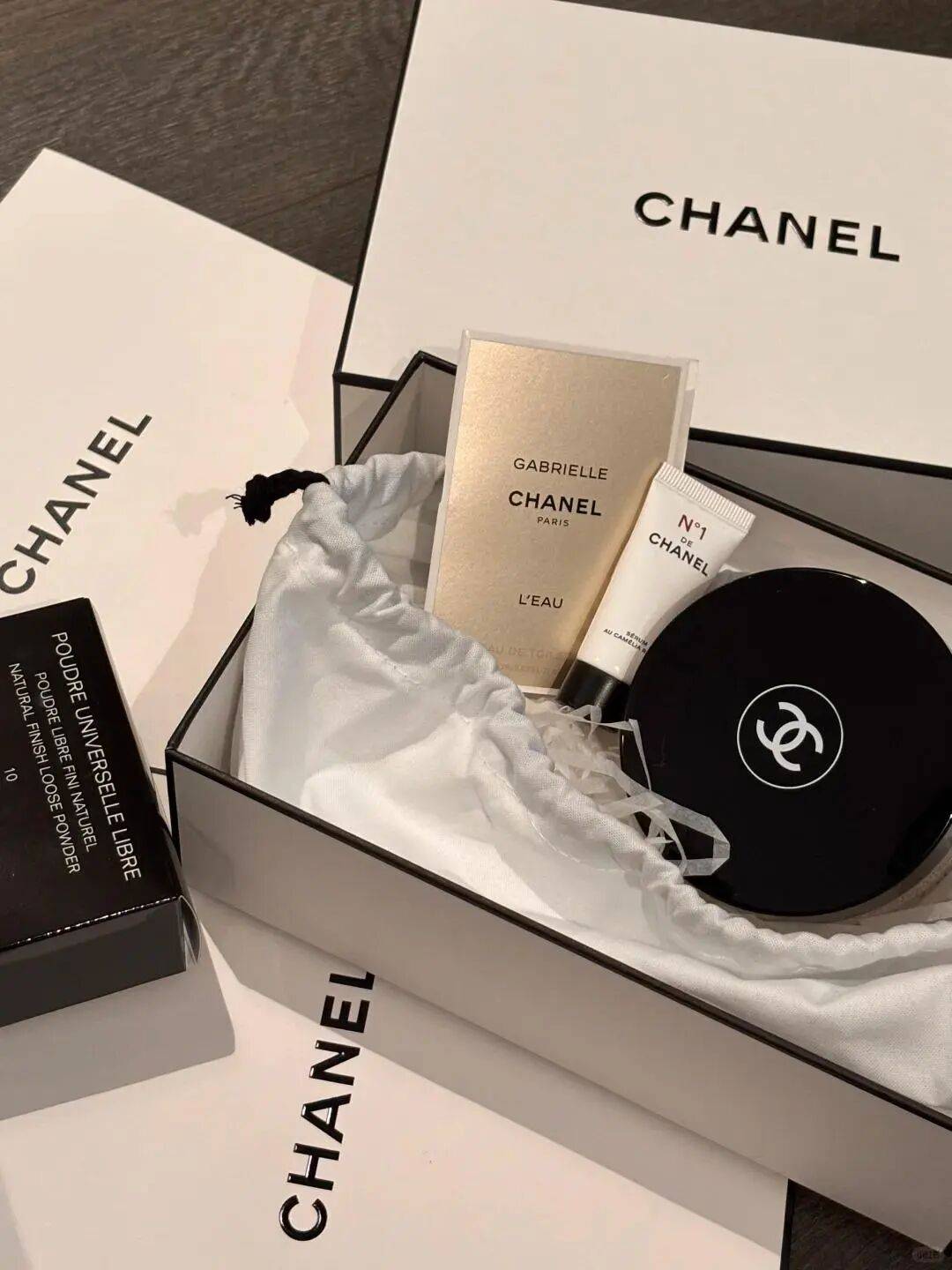 奢侈美妆被质疑“割韭菜”丨一周鲜事pg电子网站五倍规格之差却同价又一(图2)